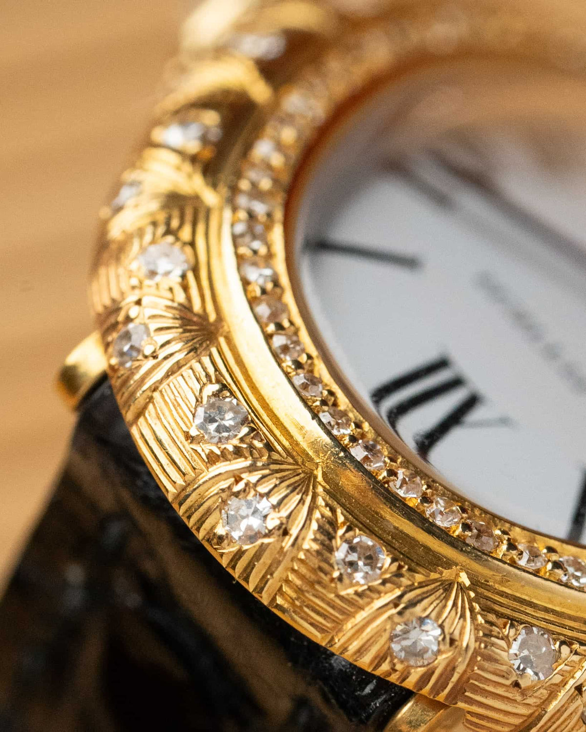 Cartier Baignoire 78094 Factory Diamond Engraved Stepped Case