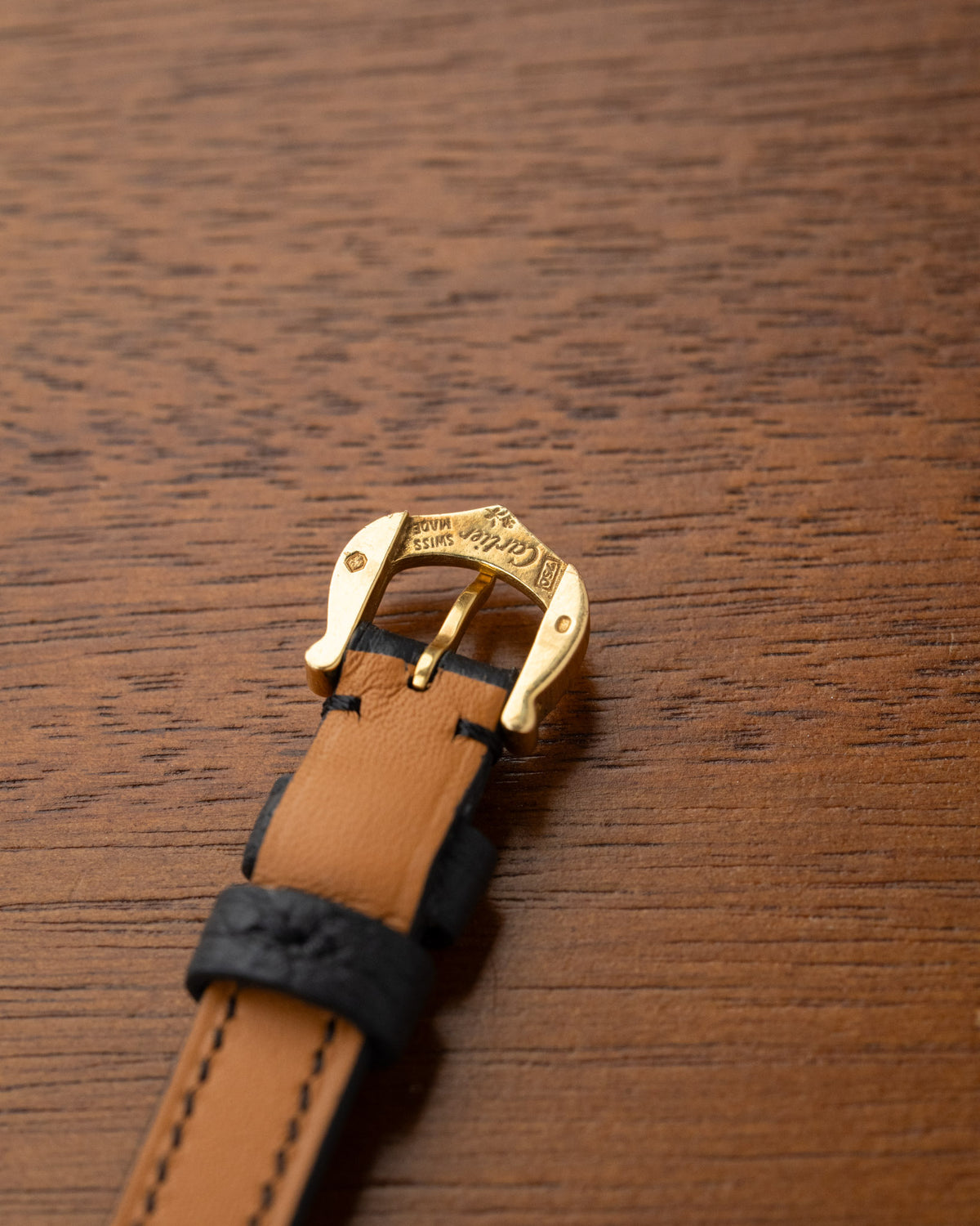 Cartier Mini Tank Allongée 2443 18k yellow gold on black Epsom strap – photo 4