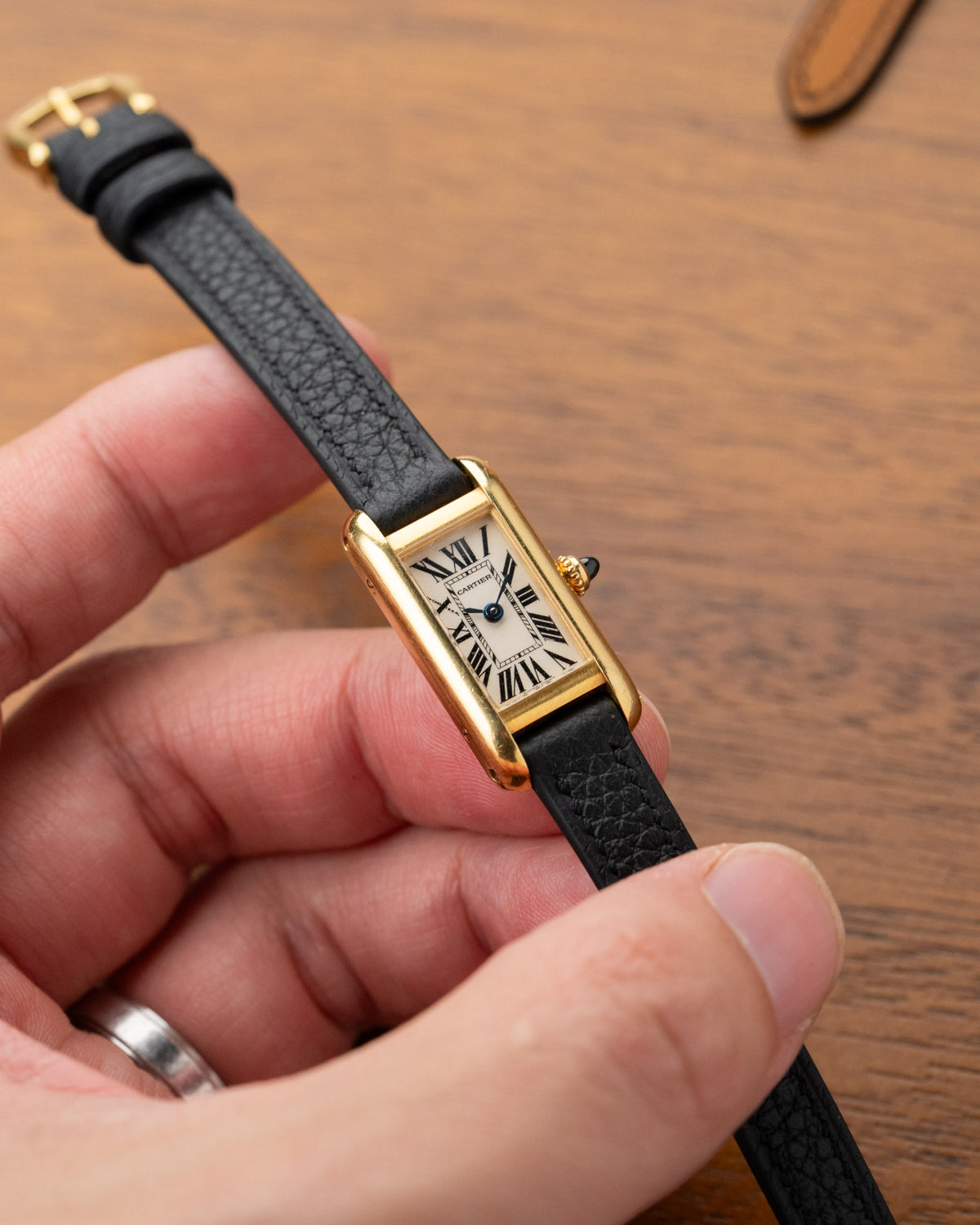 Cartier Mini Tank Allongée 2443 18k yellow gold on black Epsom strap – photo 3