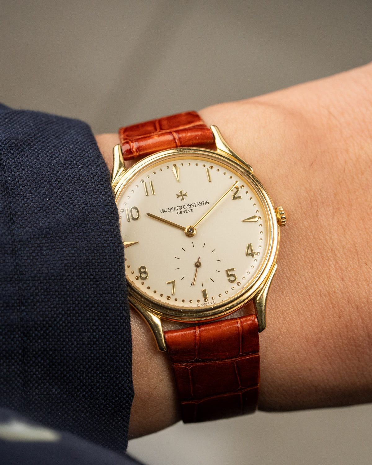 Vacheron Constantin Ultra-Thin Yellow Gold 92239/000J Watch and Pouch – photo 2