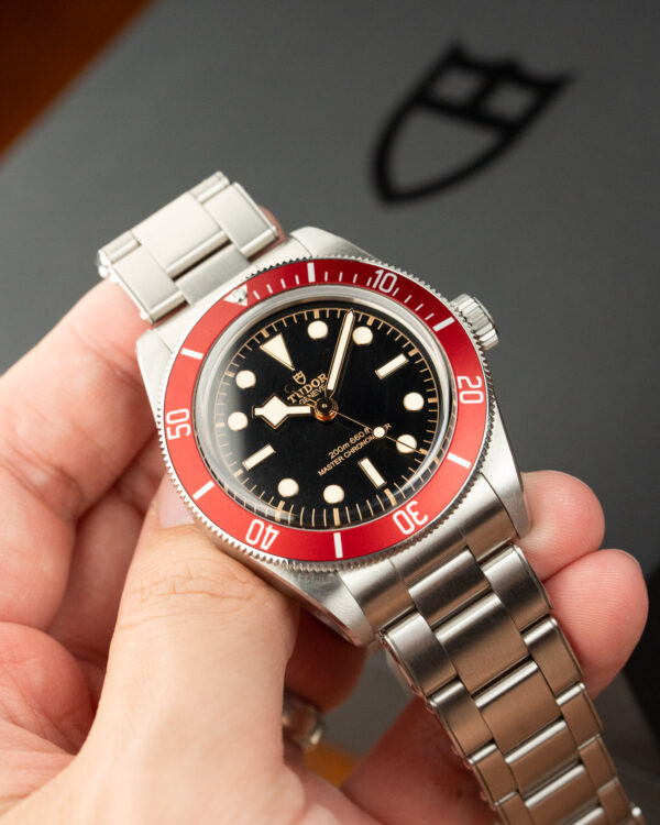 Tudor Blackbay Red Insert 7941A1A0RU Hand